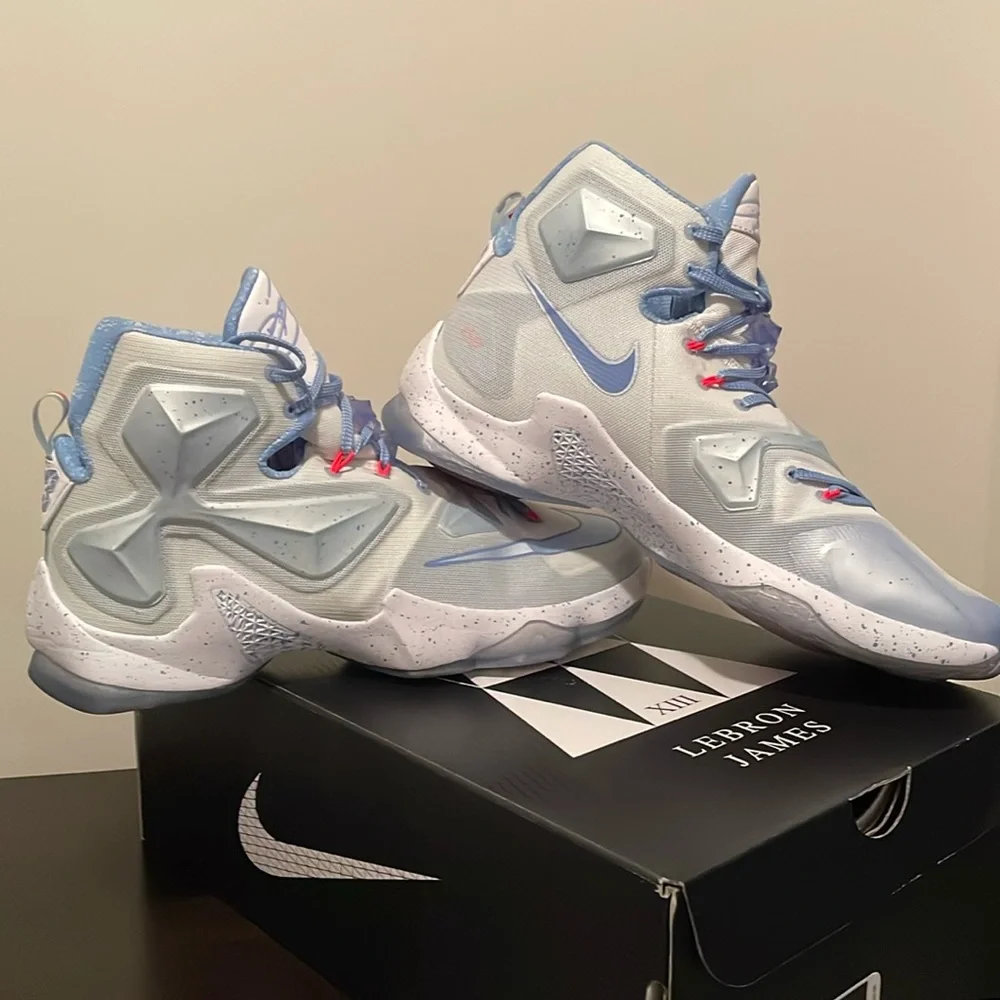 Nike Lebron XIII XMAS men’s size 10 1/2 - Picture 2 of 13